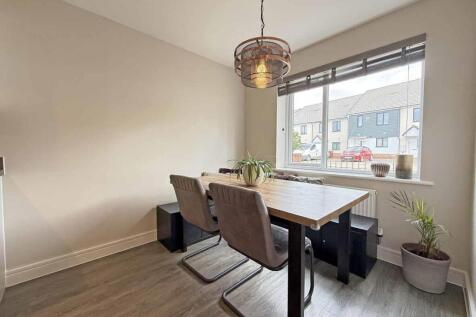 Ivy Drive 27 - Dining Area 2.jpg