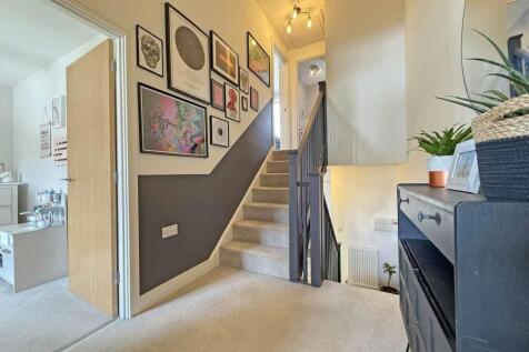 Ivy Drive 27 - Landing...jpg