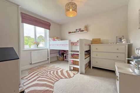 Ivy Drive 27 - Bed 2...jpg