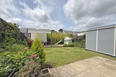 Ivy Drive 27 - Garden 3.jpg