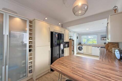 Venn Grove 55 - Kitchen Diner Long.jpg