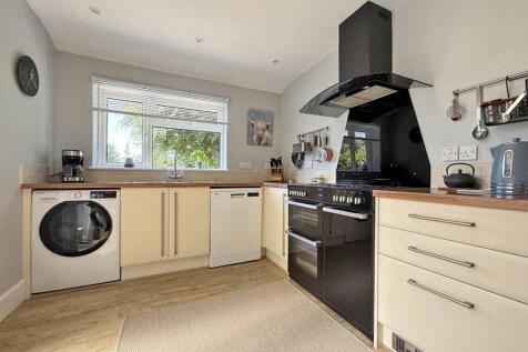 Venn Grove 55 - Kitchen.jpg