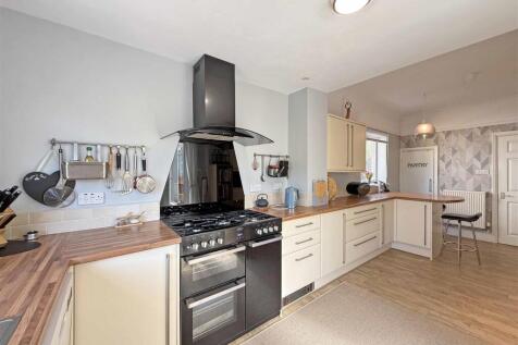 Venn Grove 55 - Kitchen Diner.jpg