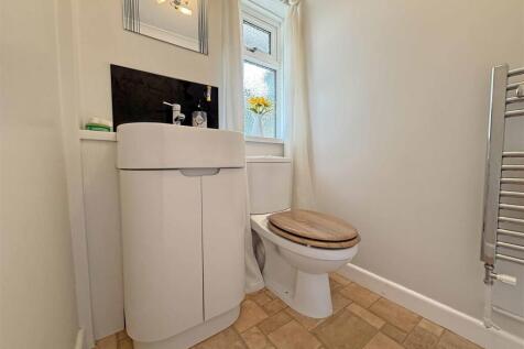 Venn Grove 55 - Downstairs WC.jpg