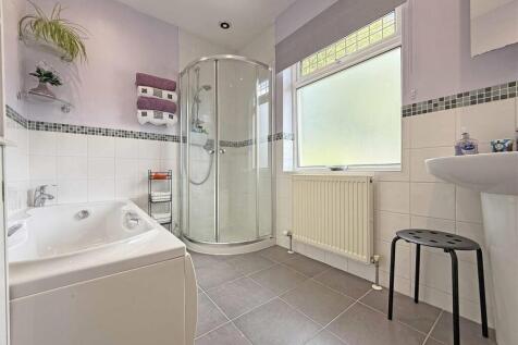 Venn Grove 55 - Bathroom.jpg