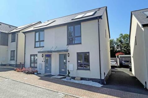 Cobham Close 49 - Front.jpg