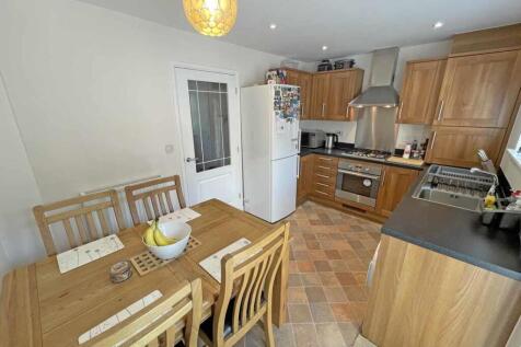 Cobham Close 49 - Kitchen Dining Room Front.jpg