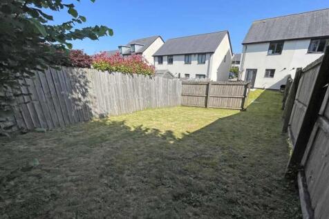 Cobham Close 49 - Rear.jpg