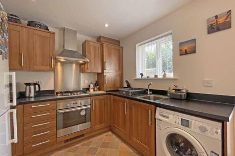 Cobham Close 49 - Kitchen.jpg