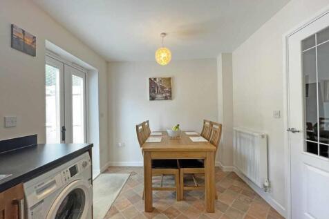 Cobham Close 49 - Dining Area 2.jpg