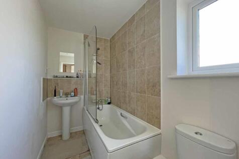 Cobham Close 49 - Bed 1 En-Suite.jpg