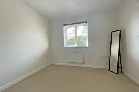 Cobham Close 49 - Bed 2.jpg