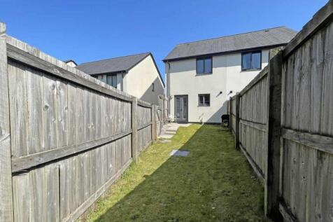 Cobham Close 49 - Garden 1.jpg