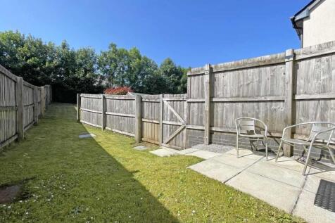 Cobham Close 49 - Garden 2.jpg