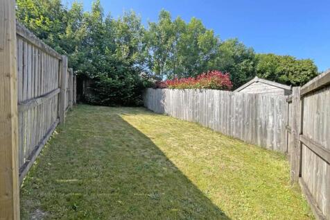 Cobham Close 49 - Garden 3.jpg