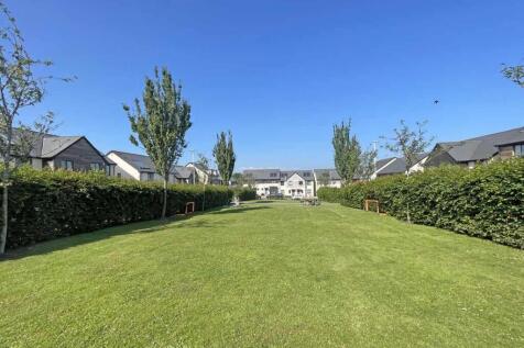 Cobham Close 49 - Residents Garden 2.jpg
