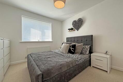 Piper Street 11 - Bedroom.jpg