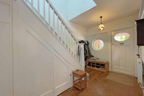 Central Park Avenue 11 - Entrance Hall...jpg