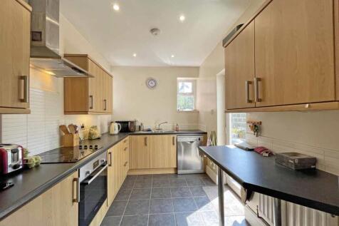 Central Park Avenue 11 - Kitchen...jpg