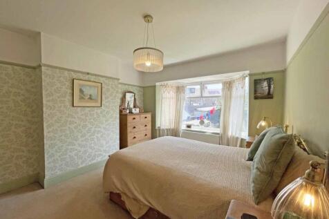 Central Park Avenue 11 Bed 2...jpg