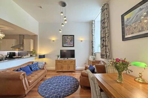 Evans Court - Living Room Front 2.jpg