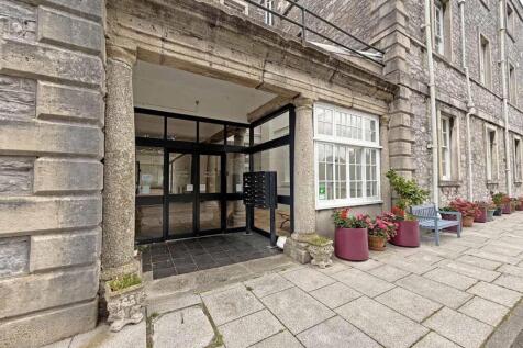 Evans Court - Entrance].jpg