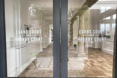 Evans Court 1a, Craigie Drive Entrance.jpg