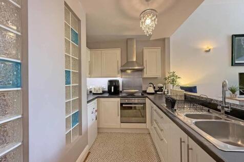 Evans Court - Kitchen 1.jpg