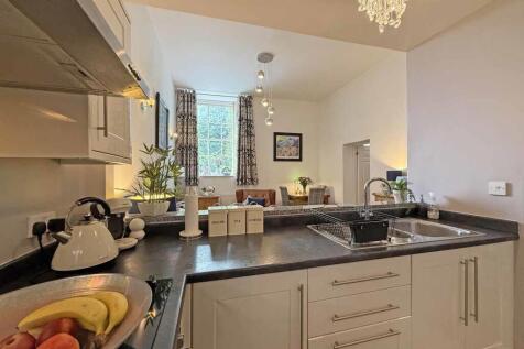 Evans Court - Kitchen 4.jpg