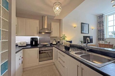 Evans Court - Kitchen 5.jpg