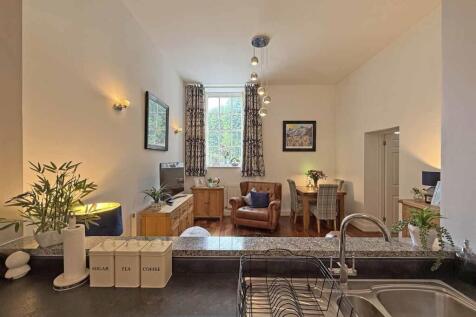 Evans Court - Living Room 6.jpg
