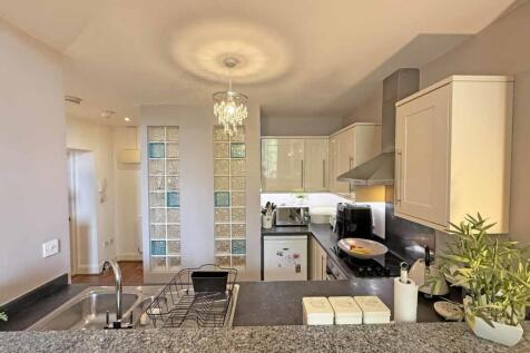 Evans Court - Kitchen 3.jpg