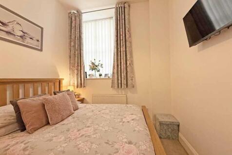 Evans Court - Bed 1.jpg