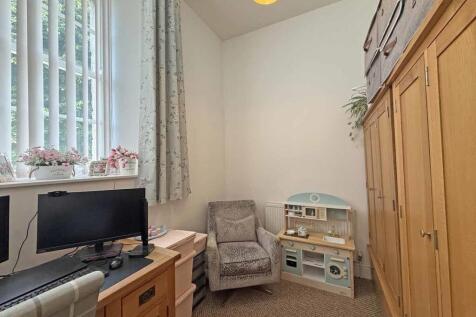 Evans Court - Bed 2.jpg