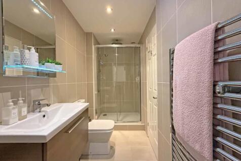 Evans Court - Shower Room.jpg