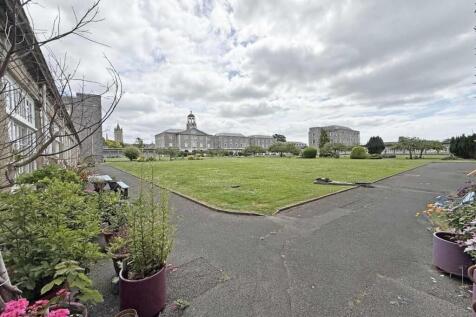 Evans Court - Communal Garden 5.jpg