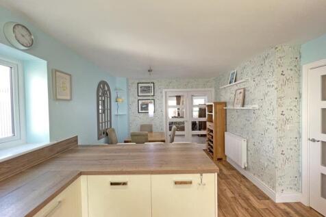 Solar Crescent 12 - Kitchen.jpg