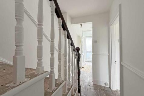 Stenlake Terrace 8 Entrance Hall.jpg