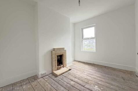 Stenlake Terrace 8 Bed 2.jpg