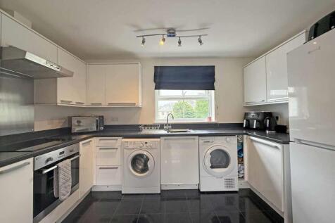 Junction Gardens 100 - Kitchen.jpg