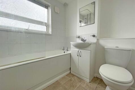 Browning Road 78 - Bathroom.jpg