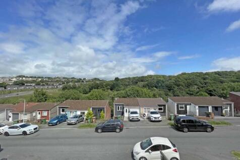 Erlstoke Close 36 - View Front.jpg