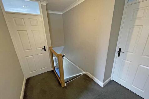 Erlstoke Close 36 - Landing.jpg