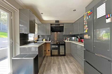 Erlstoke Close 36 - Kitchen 1.jpg
