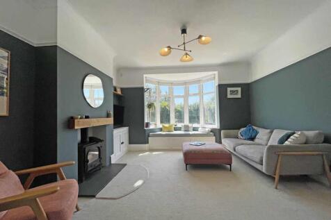 Eggbuckland Road 115 Lounge Front.jpg