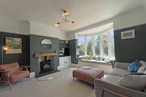 Eggbuckland Road 115 Lounge 2...jpg