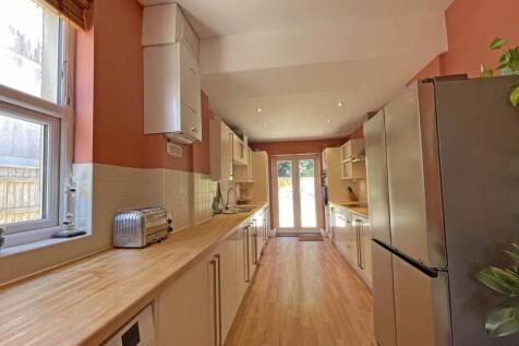 Eggbuckland Road 115 Kitchen 1.jpg