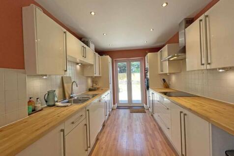 Eggbuckland Road 115 Kitchen 2.jpg