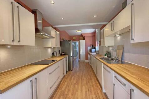 Eggbuckland Road 115 Kitchen 3.jpg