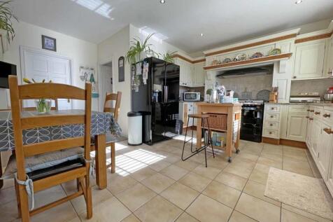 Conqueror Drive 22 - Kitchen Breakfast Room...jpg